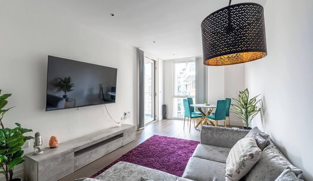 Modern Cozy Kingston Flat, 5 Mins to Train Station