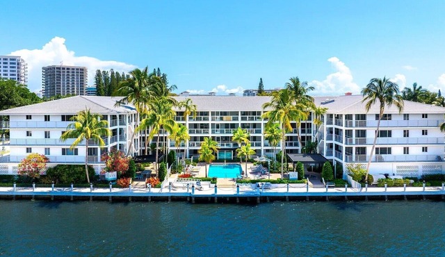 Modern Coastal 2BR on Intracoastal Walk to Beach