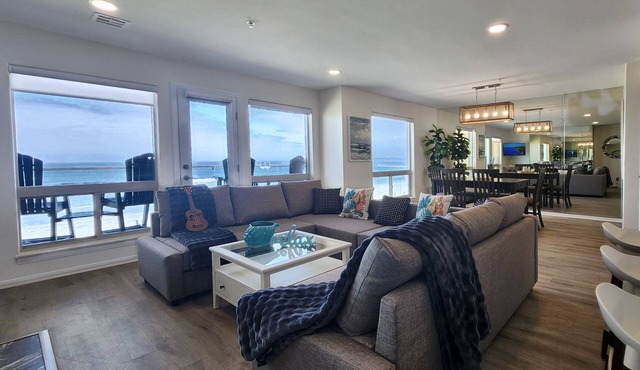 Modern Coastal Escape with Breathtaking Ocean View, Communal Pool and Barbecue