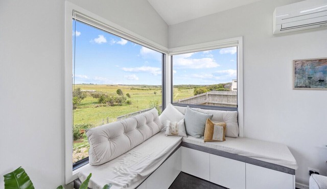 Modern Coastal Escape: Pet Friendly with Fireplace