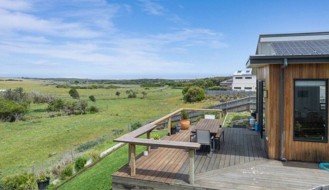 Modern Coastal Escape: Pet Friendly with Fireplace