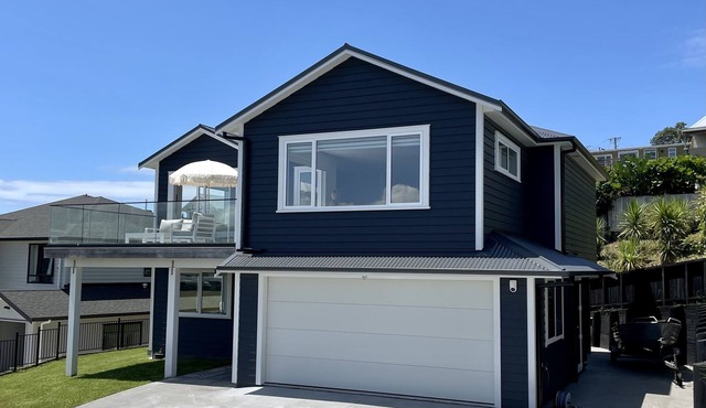 Modern Coastal Family Home in Stanmore Bay!