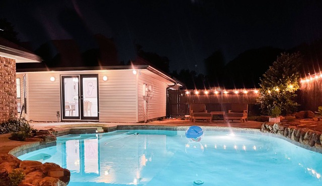 Modern coastal home with pool & jacuzzi