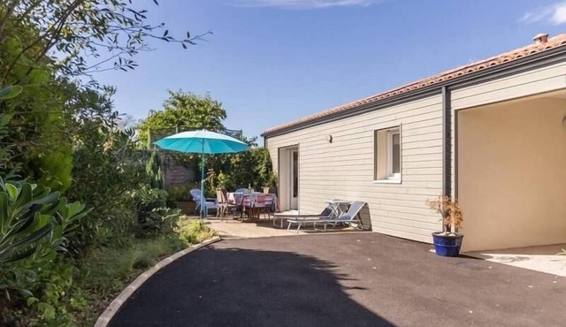 Modern Coastal Home with Garden, Terrace & Parking Near Beaches - Pornic