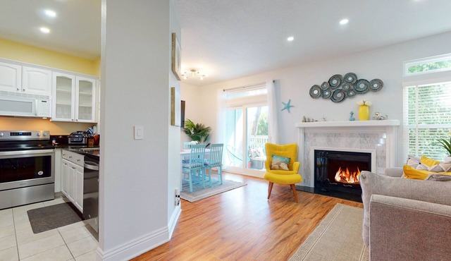 Modern Coastal Laguna Beach Condo Free Parking, Pool, Tennis, Beach, Resorts