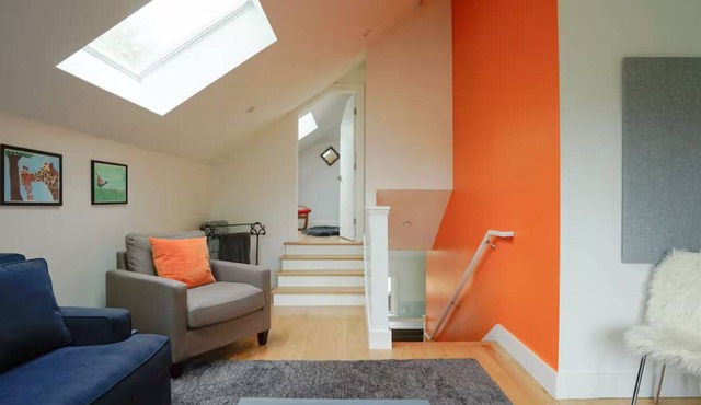 Modern Coastal Retreat, Walk to Downtown HMB & Beach