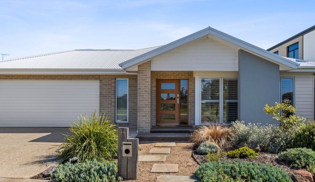 Modern Coastal Retreat Close to the St Leonards Foreshore