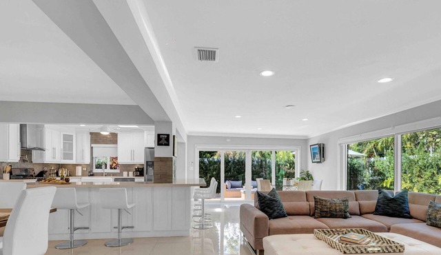 Modern Coastal Style | Walk To Beach | Heated Pool | Tranquility | Ocean Mist Key | RESlDENCES