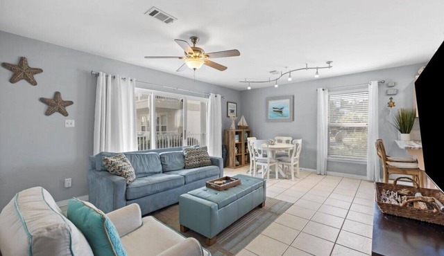 Modern coastal 1st floor 30A unit w/walkability to restaurants & beach!