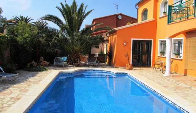 Modern Colonial Villa, Pool, BBQ, WiFi, 200m from Beach - Costa Brava