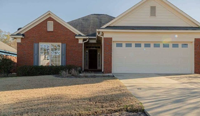 Modern Columbus Military stay w/Games & Backyard