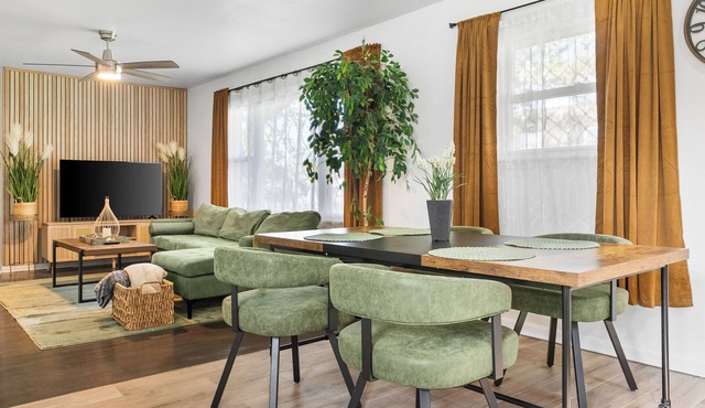 Modern Comfort 3-bedroom house in lovely Chesterton with cool breeze and charm