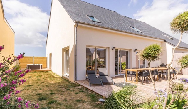 Modern comfort 350m from Portbail beach