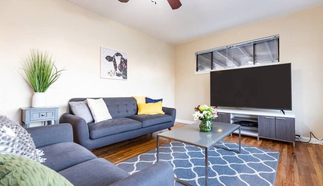 Modern Comfort and Convenience Near Downtown and Ski Resorts