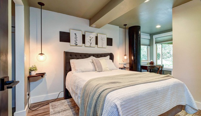 Modern Comfort Apt Near Historic Snohomish