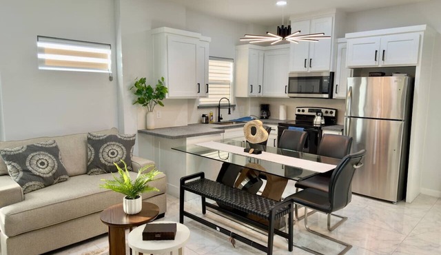 Modern Comfort |Brand New Apartment |Walk to Shops