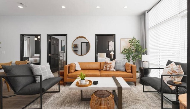 Modern Comfort Condo Only 2 Mile to Downtown Broadway