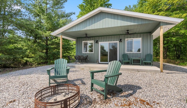 Modern Comfort, Dog Friendly Private lot in Fish Creek