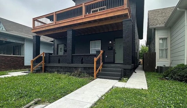 Modern Comfort Downtown Indy Stylish 3BR Getaway