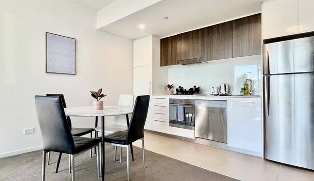 Modern Comfort | Hurstville 1BR