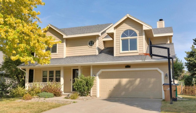 Modern Comfort in Des Moines` West Side 4BR/2.5BR