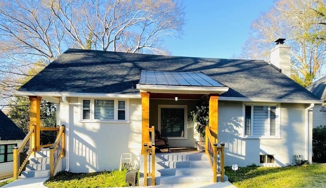 Modern Comfort in Downtown Greenville 4br 2ba