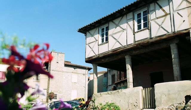 Modern comfort in a historic Saint-Galmier apartment