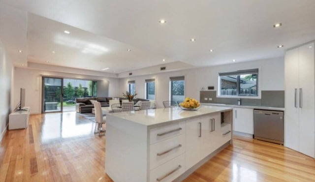 Modern Comfort in Keilor East