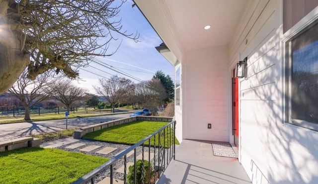 Modern Comfort in Seattle, 10 mins to downtown