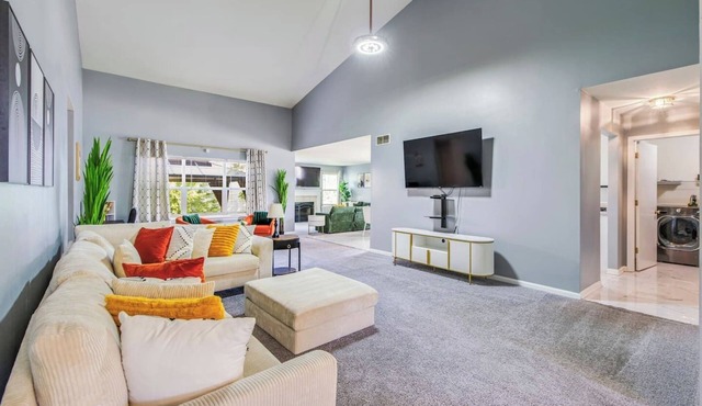 Modern Comfort Loves Park Stylish 3BR Getaway