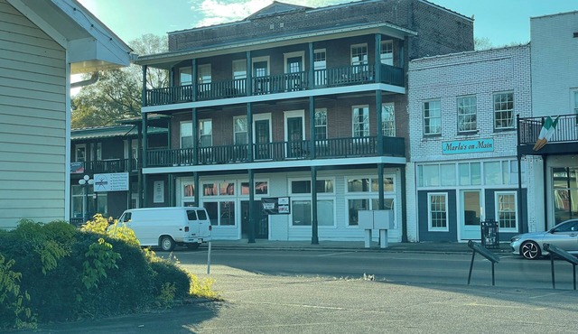 Modern Comfort Meets Historic Charm in Downtown Water Valley – Suite 30