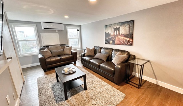 Modern Comfort Meets Convenience – 3BD-2BA Apartment in Windsor