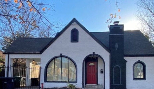 Modern Comfort Minutes from Downtown & Universities ! Walk to Dining & Nightlife