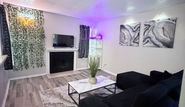 Modern Comfort Near AT&T Stadium Peaceful Getaway in DFW