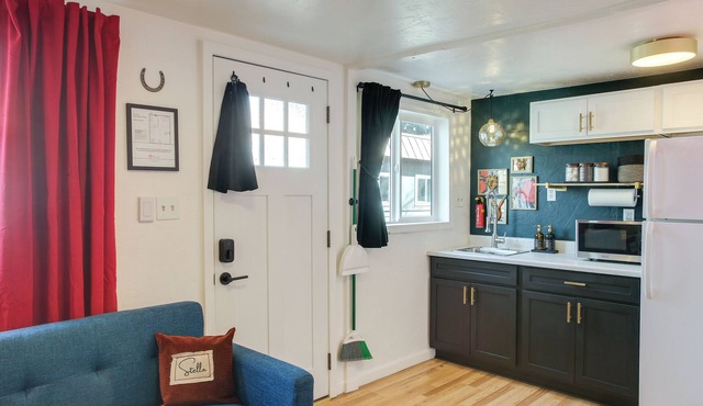 Modern Comfort Near Dtwn! Stylish Spokane Studio