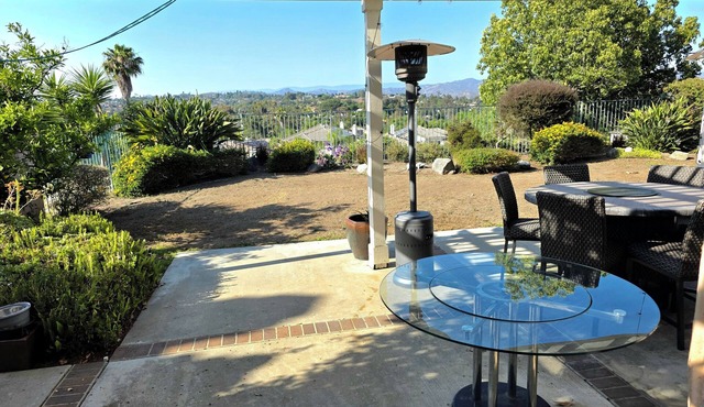 Modern & Comfort Paradise in Central Location withMountain Views & Fenced Yard