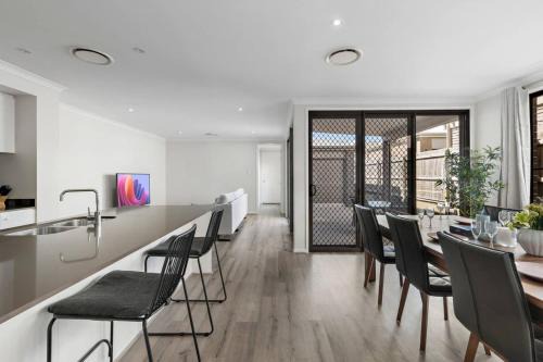 Modern Comfort Patio and Workstation with Garage