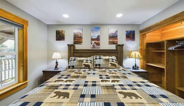 Modern Comfort Suite A - Heart of Downtown