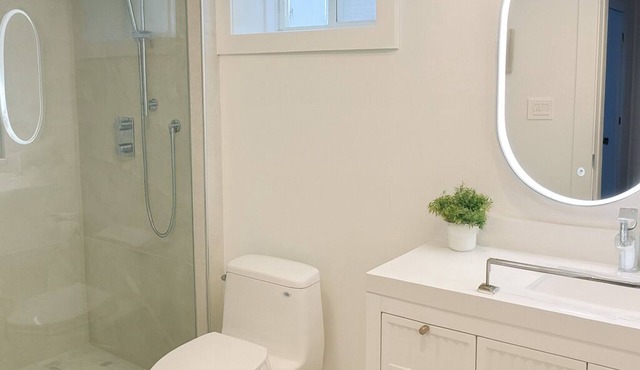 Modern Comfort |Walk-Out Suite