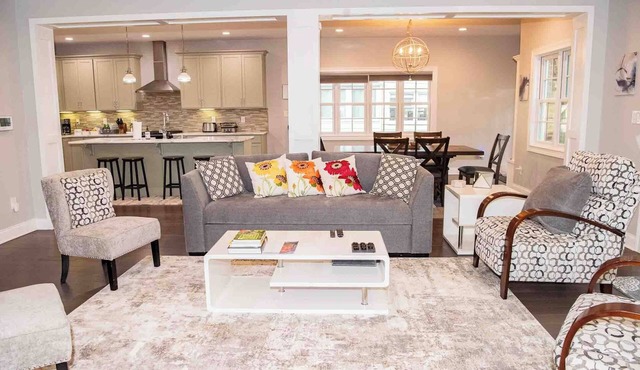 Modern comfort within walking distance from UKY, Kroger Field, & Chevy Chase.