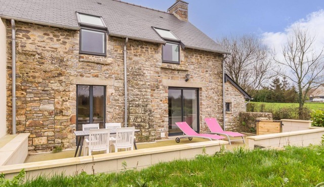 Modern comfortable house with private garden, Besneville