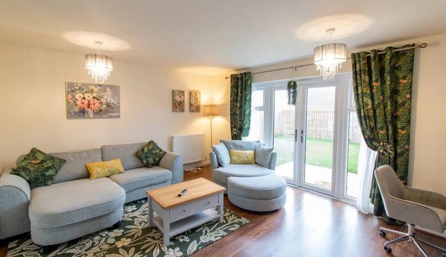 Modern comfortable House - Pass the Keys