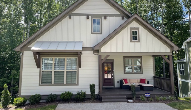 Modern, Comfortable Lake Home with Screened Patio