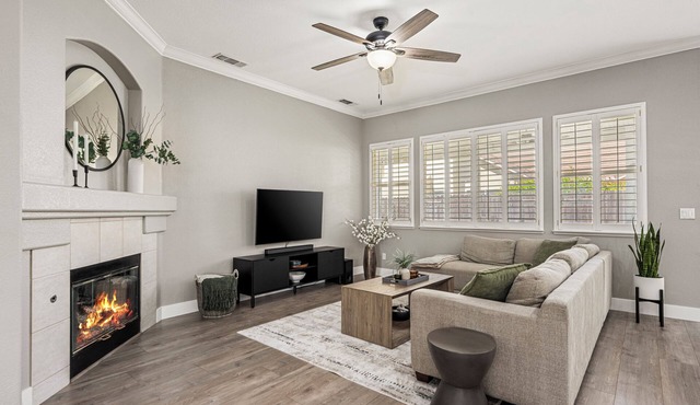 Modern & Comfortable Lincoln Home with Luxury Master Bedroom