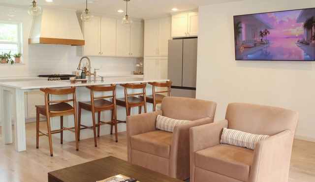 Modern & Comfortable Stay Minutes from Downtown Dallas, Rodeo & Fair Park