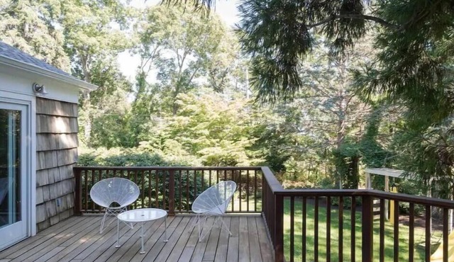 Modern comforts at North Fork home on private beach rd, pool/hot tub, AC & more!