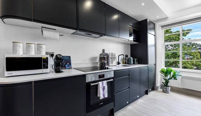 Modern Comforts 2 BD Flat - Sleeps 5