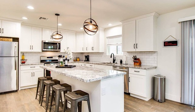 Modern Comforts Near Old Town Scottsdale and Asu!