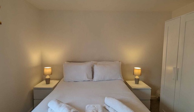 Modern Comfy 3 Bed Home in Derby - Free 2 space driveway and free road parking