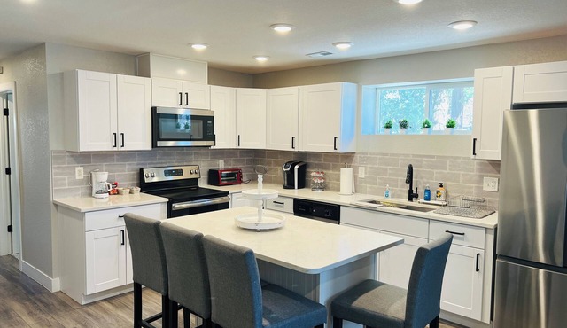 Modern & Comfy Home in Commerce City!